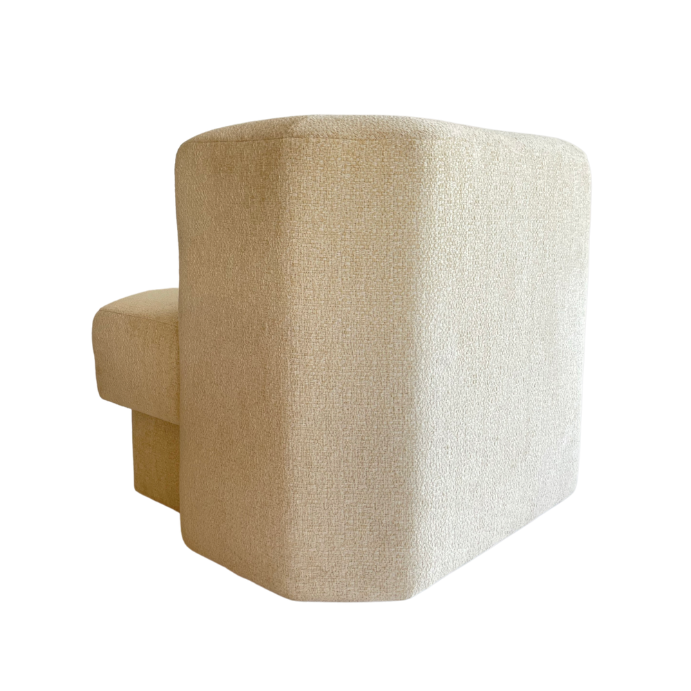 
                  
                    THOMAS CHAIR
                  
                